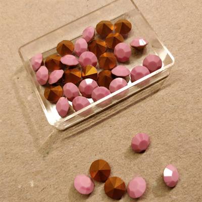 Rosa farvede krystaller, 9 mm. i diameter.